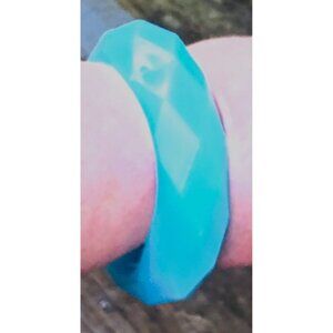 Chunky Vintage Honeycomb Faceted Opalescent Turq Blue Lucite Bangle Bracelet